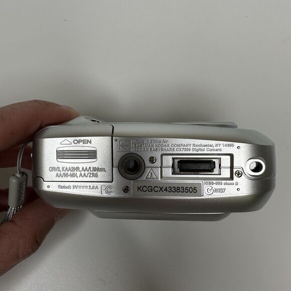 Kodak EasyShare CX7300 Digital Camera 3.2 MP, Manual, Cord, Dock, Box WORKS - Picture 3 of 16